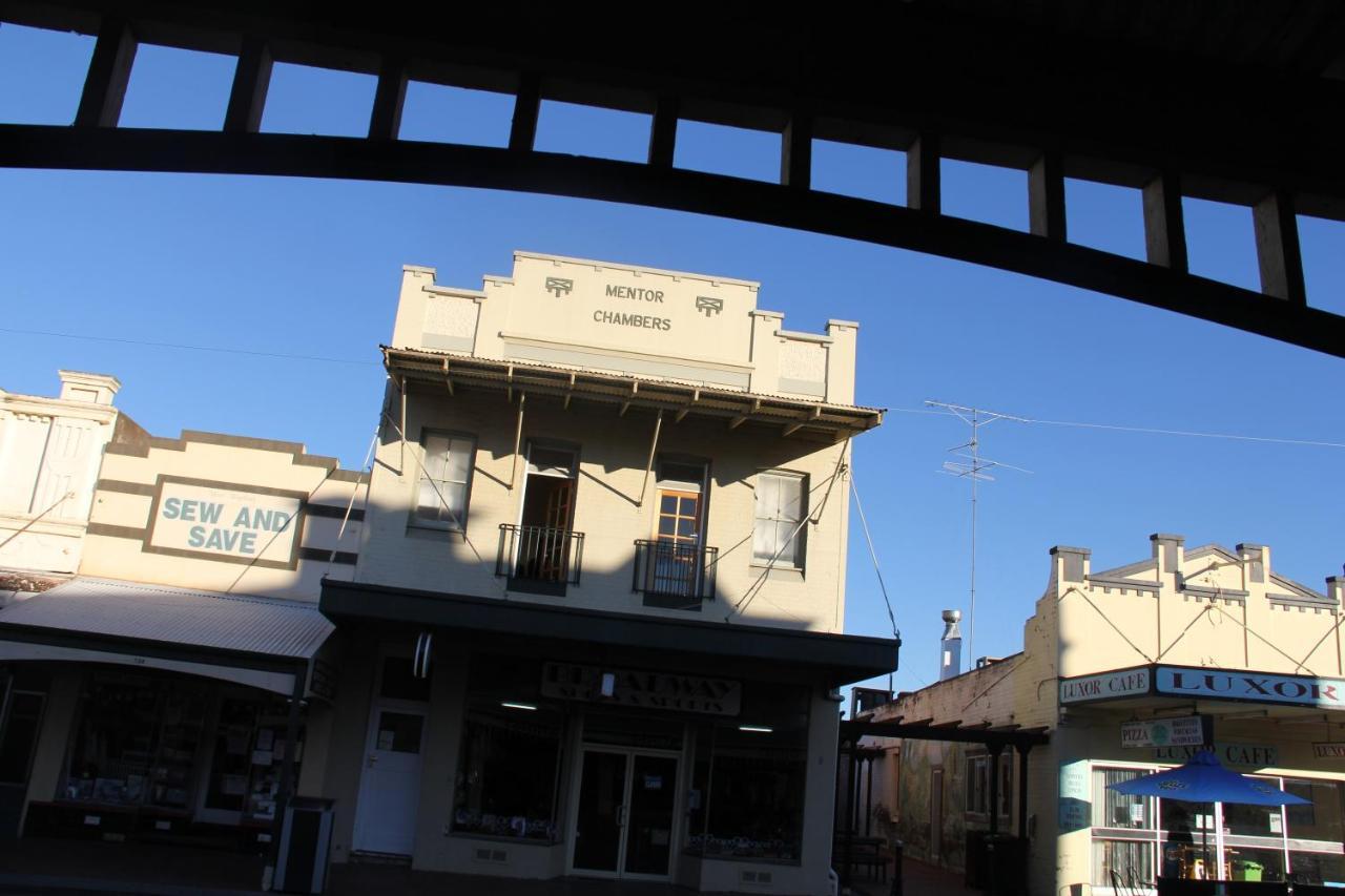 Mentor Chambers Apartment Bed & Breakfast West Wyalong Esterno foto